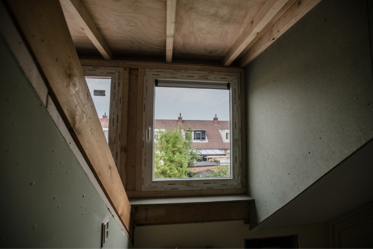 Een dakkapel aanschaffen: hout of kunststof?
